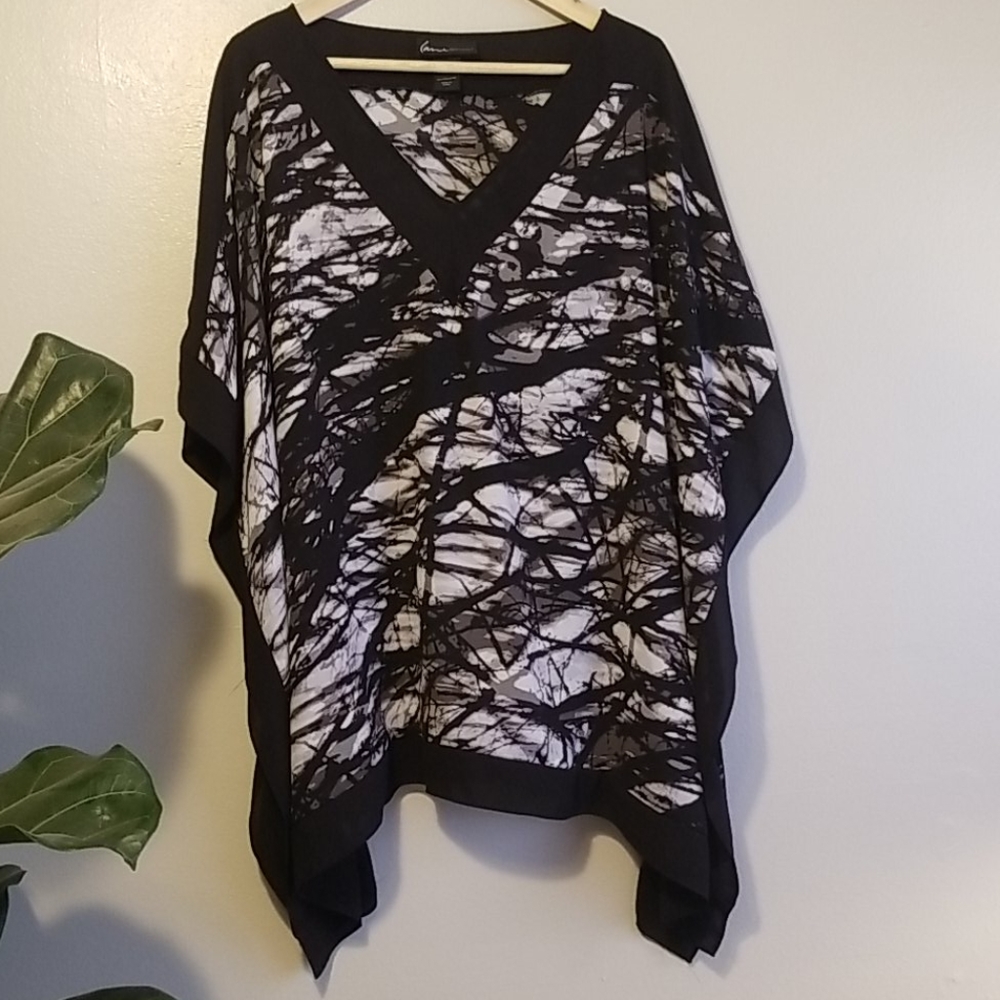 Black and White Flowing Top